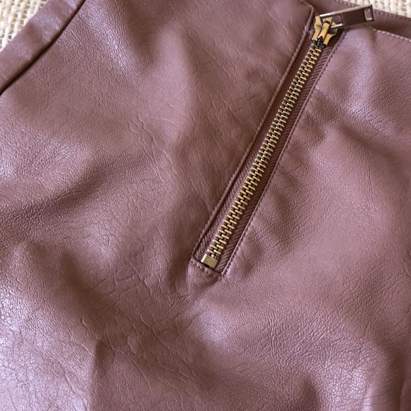 Forever 21 faux leather mauve skirt - Picture 3 of 3